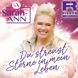 Du streust Sterne in mein Leben” von Sarah-ANN – Schlager-Sängerin vor rosa Wolkenhintergrund